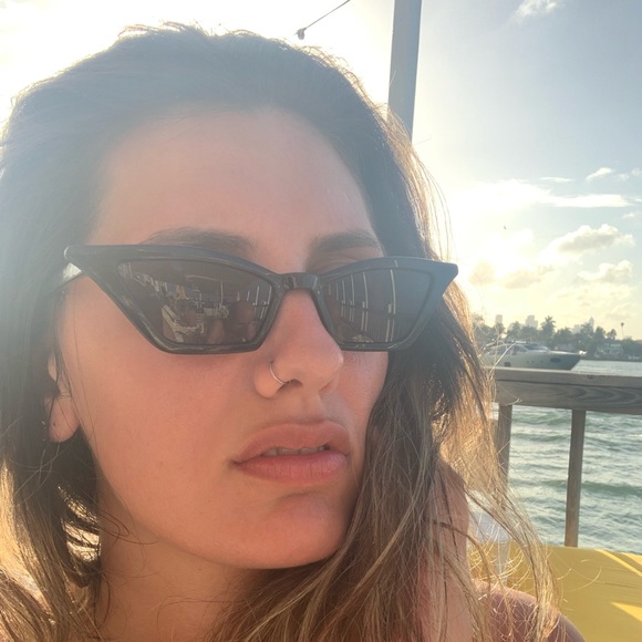 Meet your Posher, Cristina - Picture 1 of 1